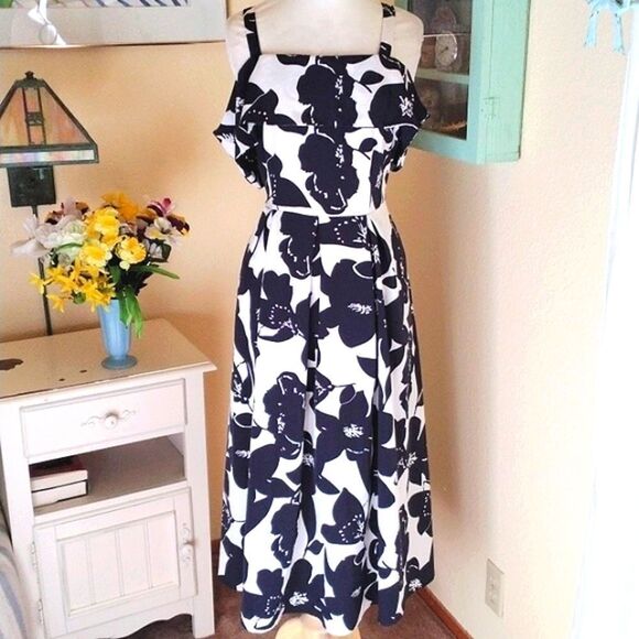 SHEIN Midi Dress - Picture 3 of 15